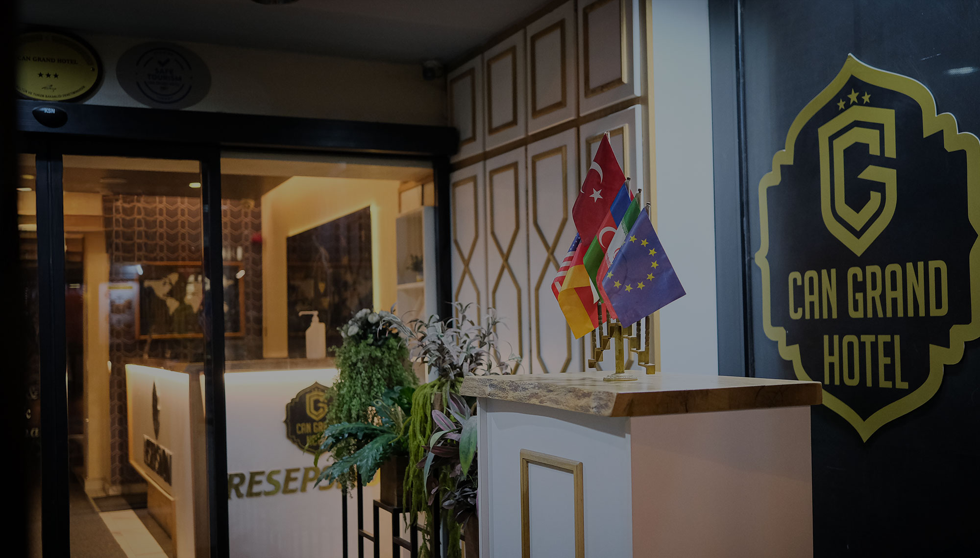 Can Grand Hotel Resepsiyon
